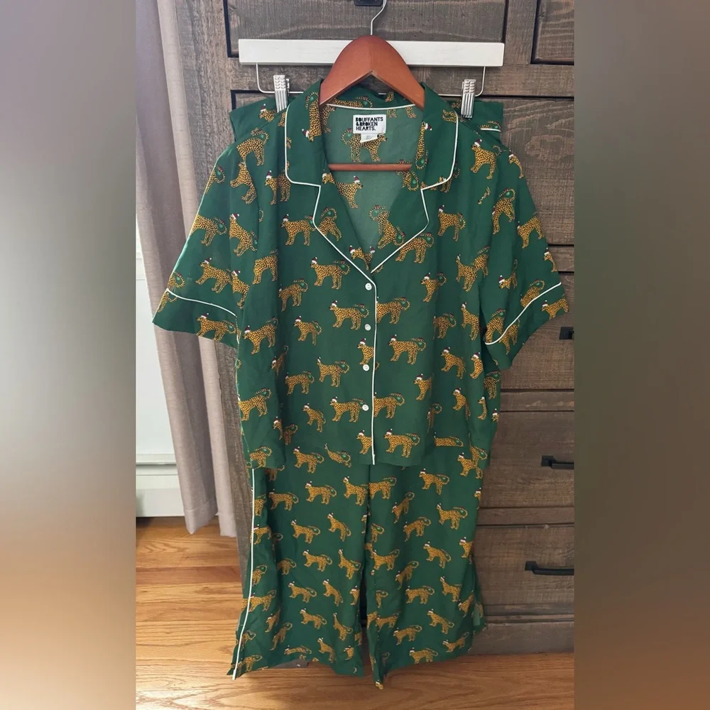 Bouffants & Broken Hearts Green Leopard Pajama Set, Size L - Picture 2 of 9